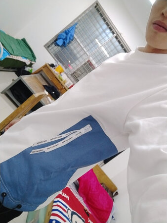 不喜欢白色，但这件衣服很舒适，希望店主能够多些别的颜色