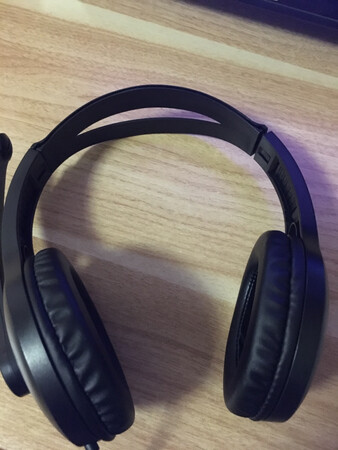 做工质感：精致的设计风格，
音质音效：声音效果很棒
舒适度：带着听课很舒服
续航能力：好用之极