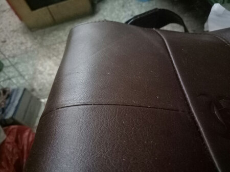 不怎么好.表面很多白色点.就像头皮屑.擦也擦不掉.是不是二手货.算了将就用