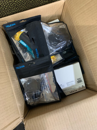 第一次发货可能是快递的原因等了五天还是没到，查了快递信息没有信息，联系了客服客服查完二话没说态度特别好，答应给我顺丰补发，广东到吉林隔天就收到了，特别开心！商品还可以适量还好，可能是新的缘故每个配件都有一些紧，估计用一段时间就好了。虽然物流有失误，但是超好的客服服务让我一点都不生气，用好了下次还会来买，也会介绍朋友来，但是希望下次能给我个赠品哦。