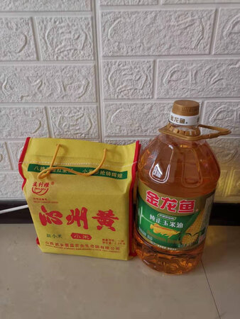 给老妈的房子选的，因为有开裂和泡水的地方不好处理，比较了几家毕竟贴墙上容易弄下来恐怕有困难所以还是好好的选了下，效果不错，的确高大上了，我是棚顶和电视背景墙贴的满墙，另外床边儿遮挡被水泡过的地方，真心不错