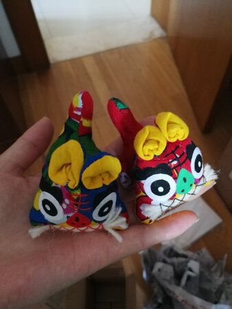 有点小，不过挺精致的，好看
