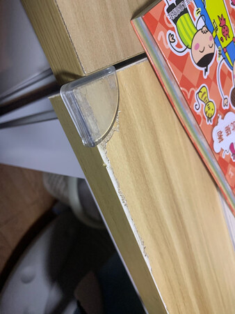 产品质量：四个角有明显损伤，外包装都是好的，所以应该四个质量问题，但是这东西太重了，要说退换真的不方便！