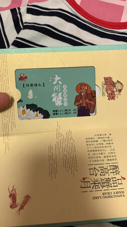 快递发送及时，卡册样子也不错，价格合适，我先购买了份感觉还行，接着再多定十几份送客户和朋友。