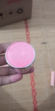 挺好用的   有淡唇纹的效果  适合晚上涂抹 早上擦掉 或看见死皮 死皮死皮   稚优泉 是我二爷代言的牌子 也是 我二爷 在黑五月里没有放弃他的牌子 好用又便宜  会回购 必须回购