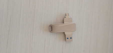 有疑问客服很有耐心的讲解，传输速度很快，很方便