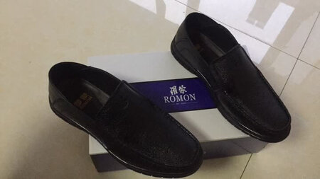 哑光皮  很有质感  质量不错  穿着舒服 码数正好    好不好脚知道
