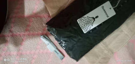 商品符合描述，还送了小礼物。