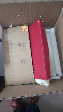 周六上午下单定制，下午发货，周一上午就收到，一千多公里，商品一个有点小瑕疵，奖杯没放在水晶柱子正中间，其他6件商品都很好，感谢卖家极速定制并顺丰发货，包装严实，没有破埙，解决燃眉之急，大爱，点赞！