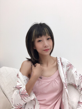 质量很好哦！！颜色也太美了吧 裤子的花边设计也好好看 穿着睡觉很舒服呢