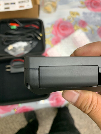 东西更好用，就是显示的像素不怎么高，配件都很齐全，就是一点没说明书！！做工有待提高！