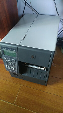 原封的机器，客服很好，安装工作人员也很客气，比较专业，还没开始运转，好评先