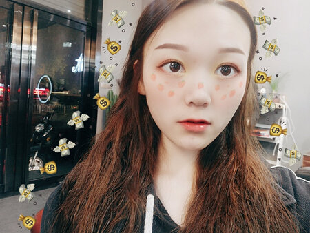 还行吧，就是太伤头皮了，痛的我忍受不了了，就拿水冲了一下才包起来，还提前洗了，没咋染上