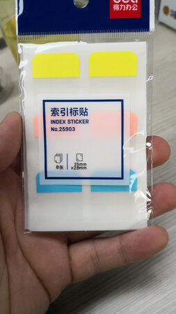 上网买了这个标签，使用后感觉这个产品的质量非常的好波动程度恰当，尺寸也是非常的合适，产品设计非常具有人性化，并且质量非常好，物流非常快，店家的服务态度非常好，值得再次去购买这种产品，并且粘性特别的好，颜色也非常到位，非常不错