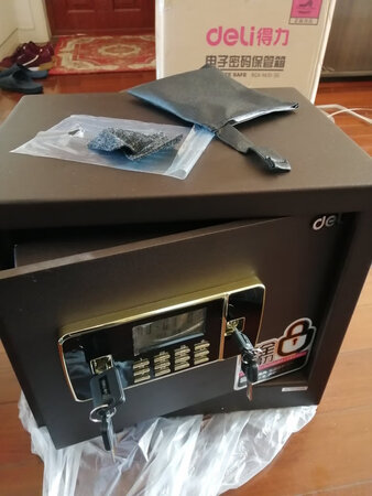 大小合适，家用正好，刚开始设置的时候有点不明白问了客服马上给了解答，很快就设置成功了，装电池的盒子能优化一点就好了，电池装进去不顺畅