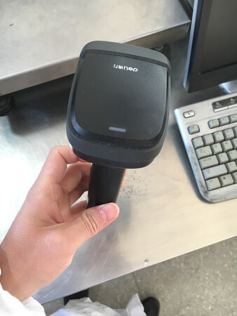 灵敏度：很棒，这次双十一公司发货很给力，作为一线人员觉得很好用，两天不间断扫下来没有任何问题，唯一的就是有时候你觉得不灵敏是因为拿的角度问题，稍微动动就可以了，无论正扫反扫上扫下扫都可以驾驭。
握持手感：比较舒适，而且不重。
故障率：暂时无