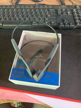 做工质感：还行可
音效音质：一般般
舒适度：还可以
其他特色：通话时对方听还能接受，