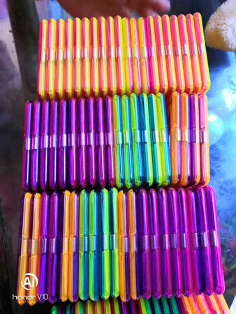 颜色一般般，质量还可以，小孩玩个不停