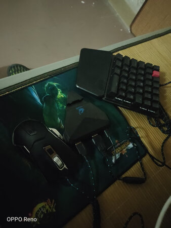 响应速度：可以，跟很上节奏
舒适度：顺畅
耐用度：还不知道才用几天
兼容性能：机 好像不能一边充一边玩