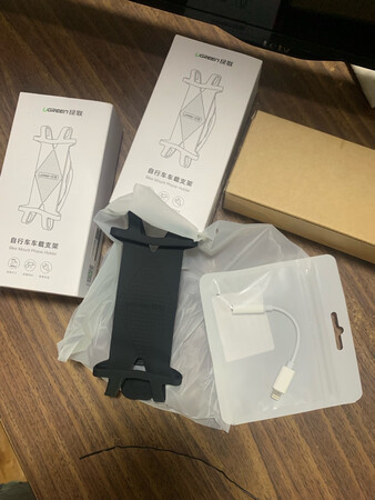 产品质量不错，正是我急需的，在车把上拆装方便快捷，固定牢靠稳固。行车不怕颠簸，真的不会掉下来。全橡胶，硬核支撑。希望不会老化的太快。停车可以随时取下带走。感谢快递小哥神速送货，支持京东商城自营产品，质量有保证！