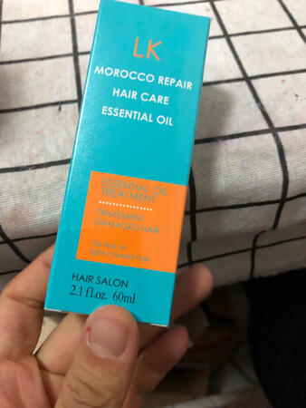 挺好滴，买来用过一次了，挺好用滴，不是那种非常油的感觉，本人发质偏干，用着正合适，就是感觉瓶子有点小，比想象中的要小一些。
