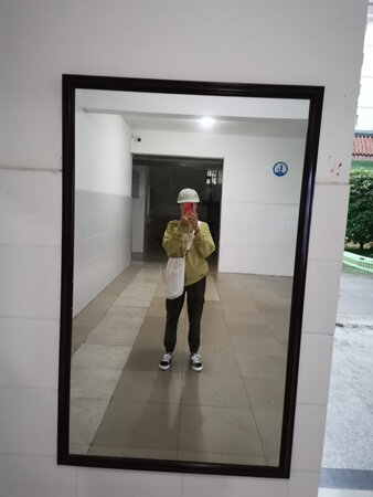 比我想象中的大好多，但背起来还挺好看的，还可以吧