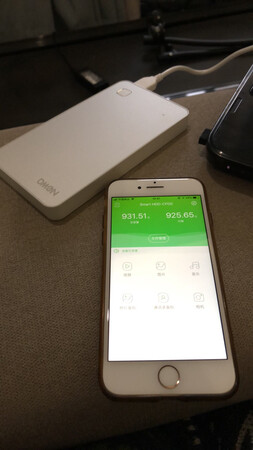 太棒了，第一次用移动硬盘，功能超乎想象，看电影什么的爽歪歪，不卡顿，比~硬盘好，不和谐，哈哈哈，想看什么电影就看什么电影，真的好喜欢，按照说明书，一切操作都非常简单，一目了然，所有的链接方式我都试了一遍，非常好用