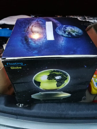 地球仪收到了，送人的礼物，美中不足就是盒子有点瘪。