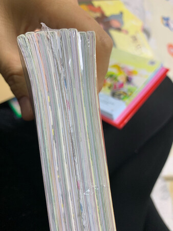 书的质量很粗糙，都是贴上去的，不建议买给宝宝看，一不小心就坏了。