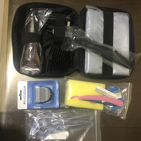 宝贝与描述相符，到货快，拿到后给孩子剃了个头，刀子很快，好用不错，下次又来！