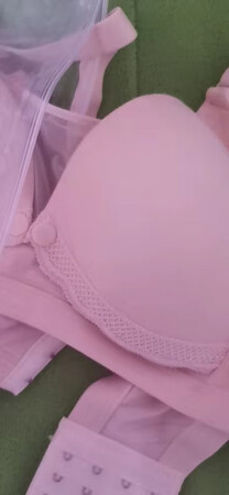 莫代尔材质的很好，比纯棉的更有型，透气性挺好的，而且中间丝网很性感，最主要是买一送一太棒了，性价比超高，等洗过后再来追评