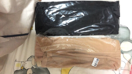 比自己的实际尺码稍微买小一个号比较合适