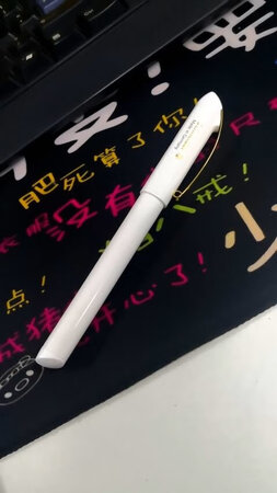 做工质感：做工非常精致，手感很好，很有质感
颜值包装：包装精美，颜值担当
顺滑程度：书写流畅，用着很舒服
手感：极佳
字迹粗细：很好
其他特色：价格再便宜些就好了