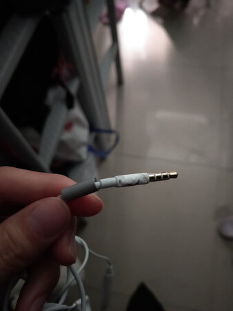 无法超越的差评，大家见图吧
我就把他从手机上取下来，直接脱壳，我一脸懵逼
这是我买后的第二天差
音质音效：将就
舒适度：将就
其他特色：做工差，太失望
