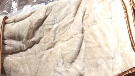 宝贝收到了质量不错挺柔软的，快递小妹妹挺不容易呀大太阳的还在送货?
