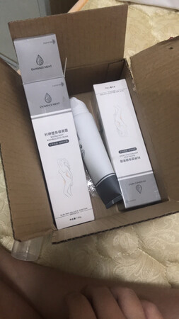 赠品呢，不是买两支就有赠品吗，而且客服还不理人