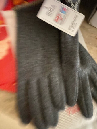 厚度刚刚好，不算厚但是也不薄，老妈早上拿去打太极用