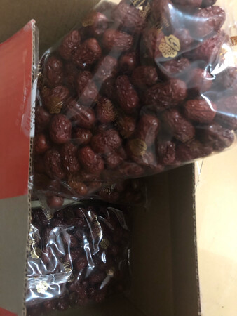 楼兰蜜语的这款红枣是我一直购买的。经常性回购。每天煮粥或者泡茶的时候会放上3~5颗。这种红枣虽然个头小，但是还是肉质还是蛮甜的。趁这次双11，京东有活动，加了一点红包购买，以很划算的价格买了一箱，感觉能吃上两个月，下次有活动还会继续购买。