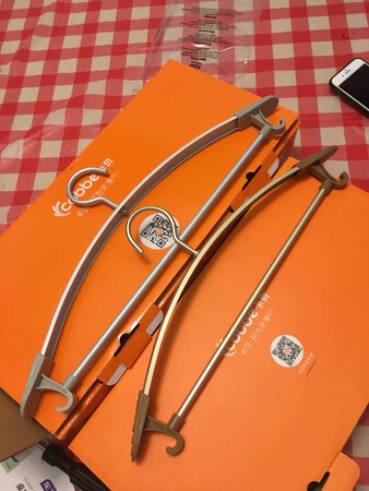 产品包装：完好
粗细程度：买了大中小三款
其他特色：买了金色和银色
之前在别的地方买的，后来看到京东plu**他还便宜，更合适，所以就买了大人20个，孩子10个，特别好，回家擦擦，太阳晒晒就可以用了，送货也很快