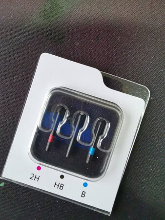 使用起来很流畅，触感也好，非常愉快的一次购物。