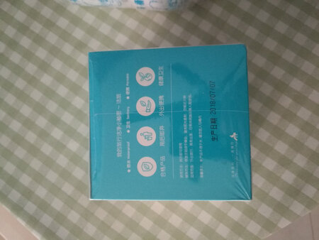 这个一次性，短时间使用还是可以的，主要考虑价格的因素，还是购买点备用，有些场合就适合这个一次性使用，使用一次基本也就扔掉的那种，容易移位，容易掉落，此次购买还买了套圈的一次性马桶垫，两种搭配使用，短时间的使用这种，时间长点的使用那种。