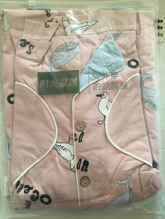 面料柔软，衣服宽松，下水不褪色，尺码合身。