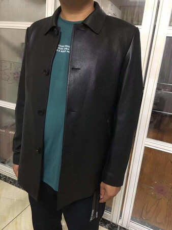 没想到这个山羊皮皮质这么好，手感柔软，上身效果棒棒哒，尺码也很合适，皮质也很柔软，很喜欢满意