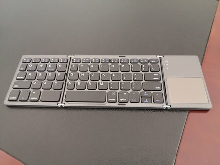 舒适度：体积小，携带方便。
操作难度：跟一般键盘一样方便。
