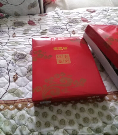 很简约.下水洗了洗，不掉色.准备再买几件的,质量很好，挺划算的，喜欢的不要再犹豫了哦，现在购买非常的划算又实惠,喜欢的可以放心下单了哦！！！