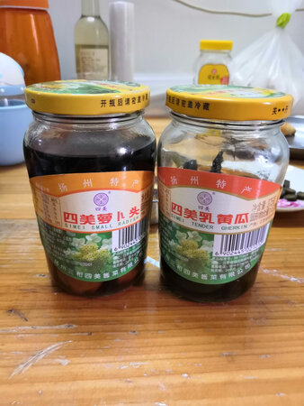 第二次买了，之前吃过一次，觉得特别爽口，娃也爱吃，包装非常严实，一如既往的叫人放心。吃的时候切成小丁，非常方便，适合孩子喝粥，也适合做饼的时候撒在饼上，咸咸的，很好吃，脆脆的，吃起来很爽口，饼吃起来也更香。