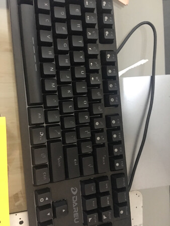 很炫彩，拿到手很有质感的，家里的鼠标也是咱们家的。