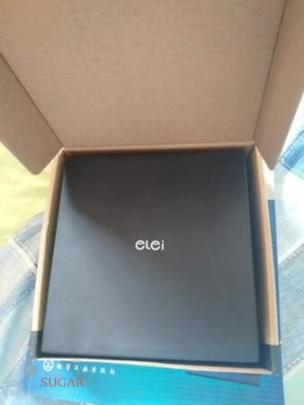 呃，选的这个QQ机，主要是因为后来车里面装了一个cd机之后没有cd，然后就买了这个刻录机来录一些自己喜欢听的歌，感觉的话ctt听出来的效果还是微笑比USB接出来的会好一点，主要是方便一些，那个U盘老是乱七八糟的，cd的话就不用那么挑了，就这样子听就OK了。