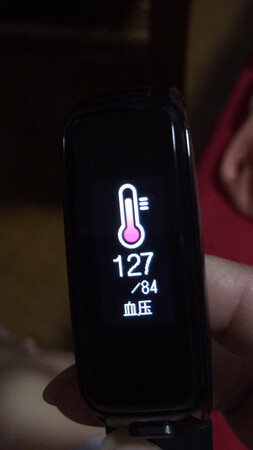 试用了一段时间，手表不错，功能也还算全，外观造型也好看！