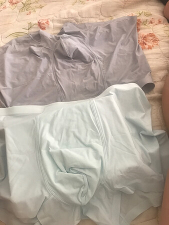 质量还可以，就是有一个发小了点，大品牌，值得信赖，第二个图发的有点小了，前年买了两条，也是第二个颜色的小点，要的是185-110的，发的是185-105的，包装有点简约了，上次是分体包装的，这次是三个在一起的，没有单独塑料袋包装的